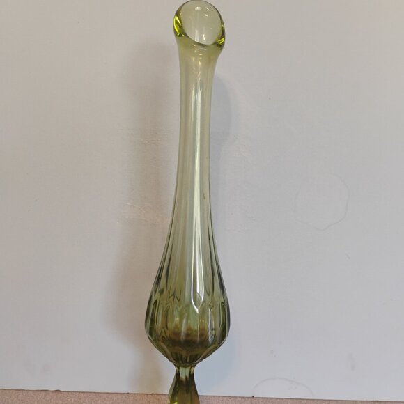 Fenton Vintage Green Colonial Pattern Swung Vase - Picture 2 of 5